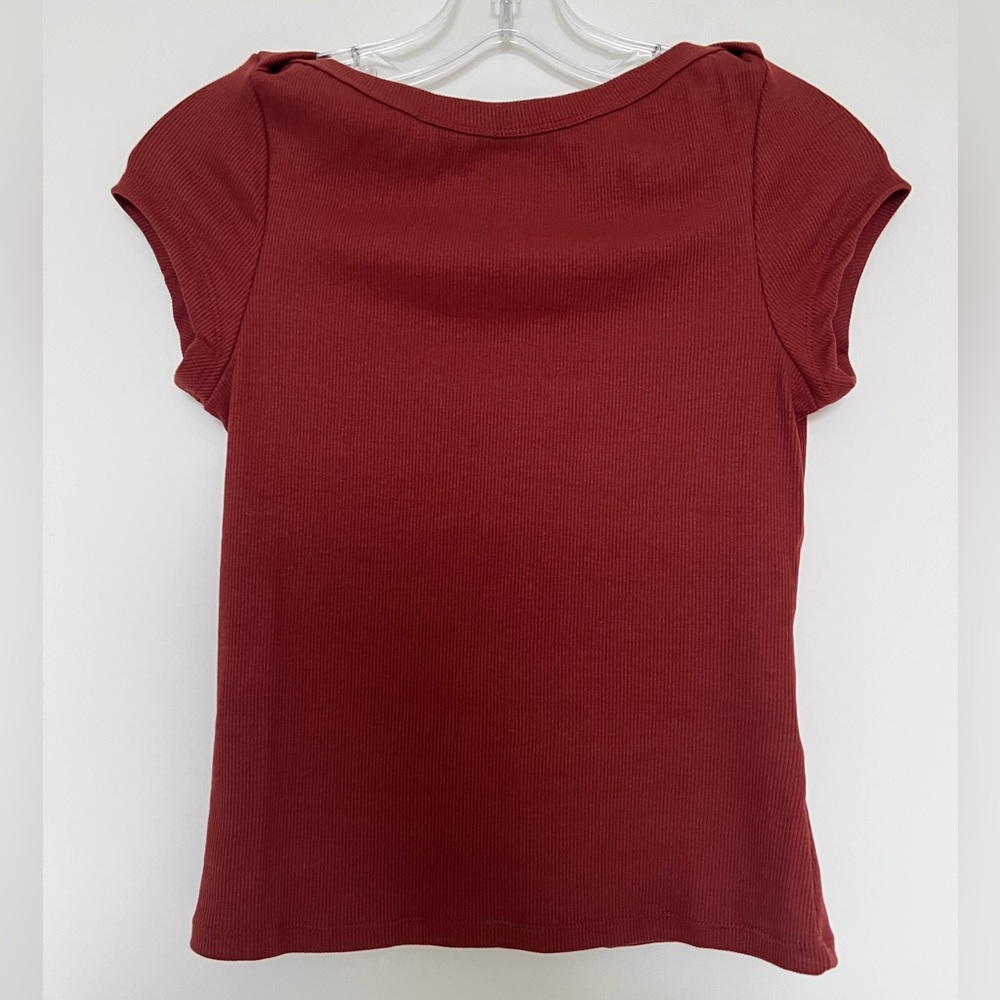 Elegant Burgundy Ribbed Women's Top